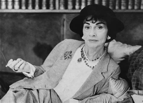 biografie su coco chanel|Coco Chanel life and death.